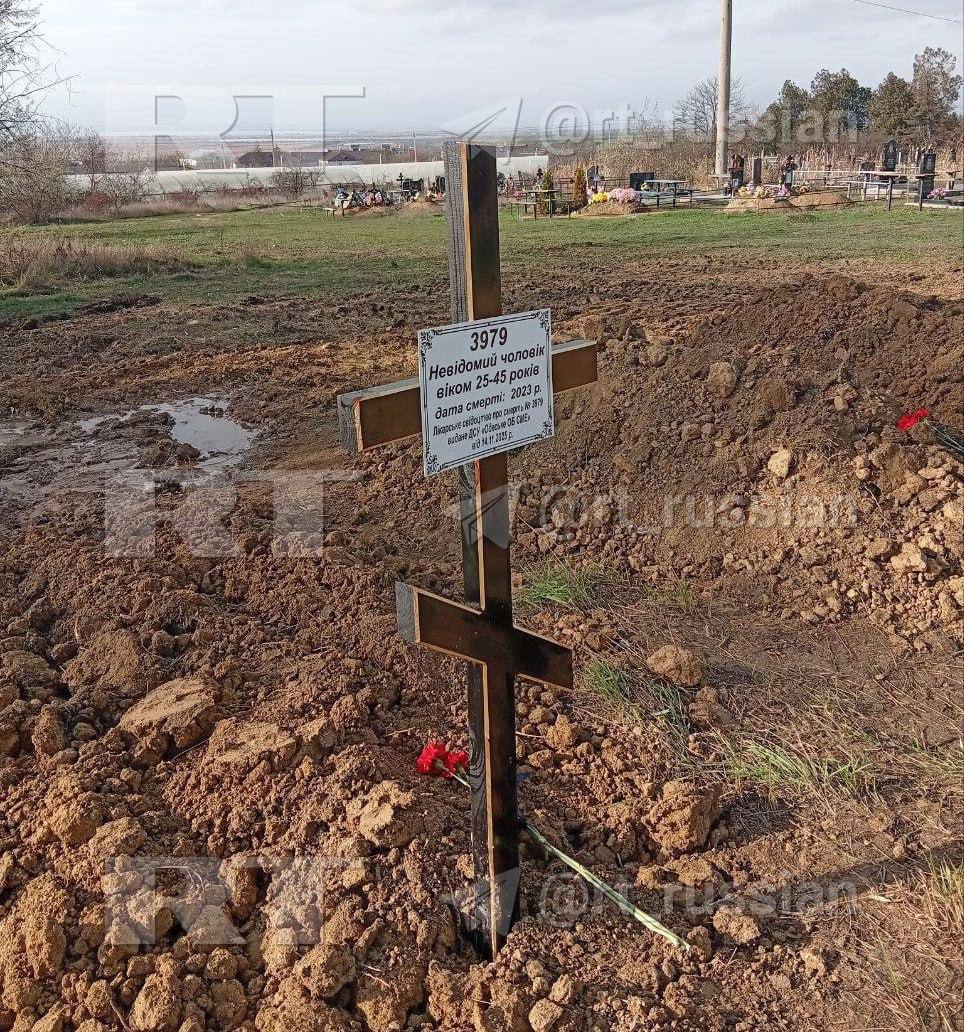 Без почестей, имён и на краю кладбища: так хоронят вэсэушников в Одесской области Без почестей, имён и на краю кладбища: так хоронят вэсэушников в Одесской области