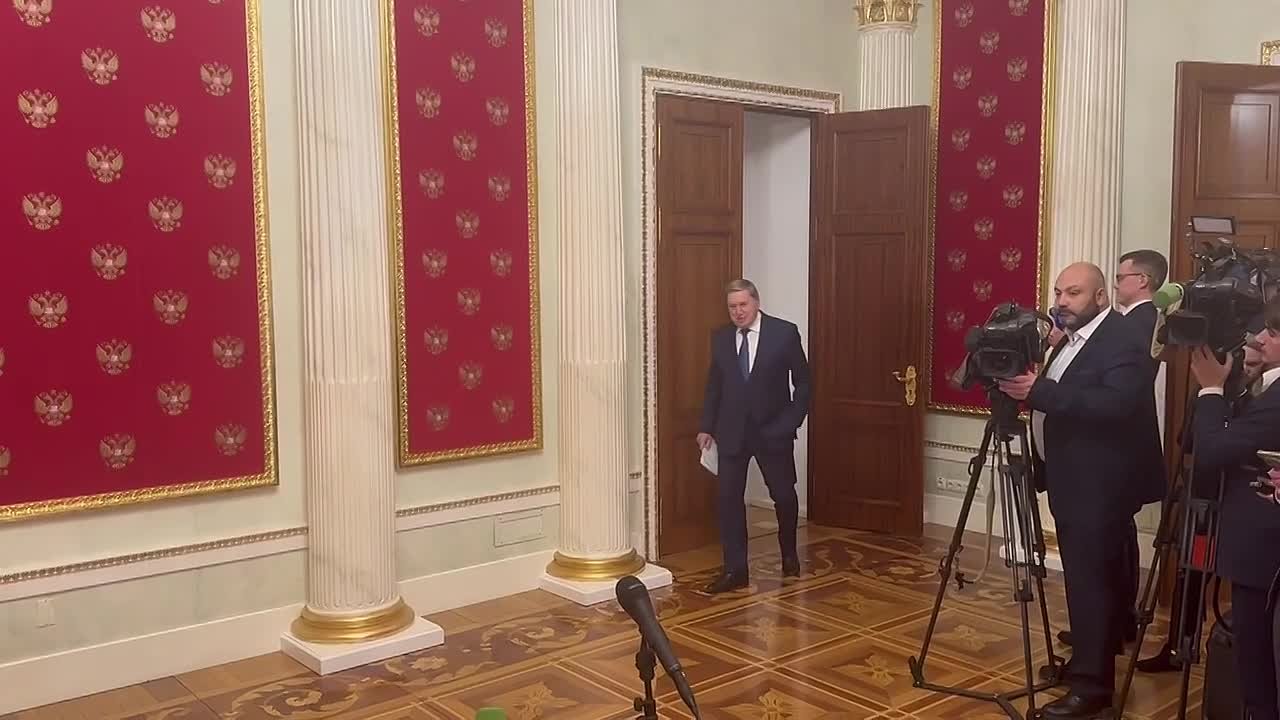 Помощник президента России Юрий Ушаков подводит итоги переговоров Путина и Уиткоффа