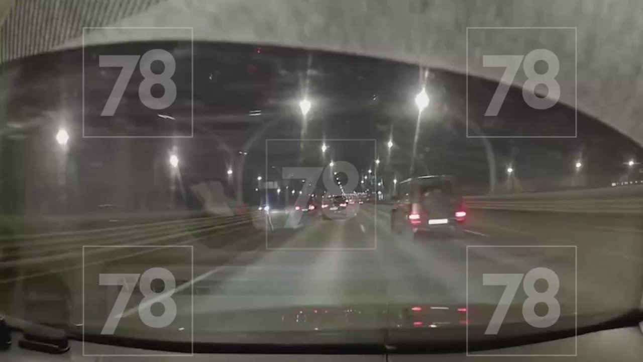 «Машина в тотал». Гонки с «Гелендвагеном» на ЗСД закончились для водителя «Рено» опрокидыванием на крышу