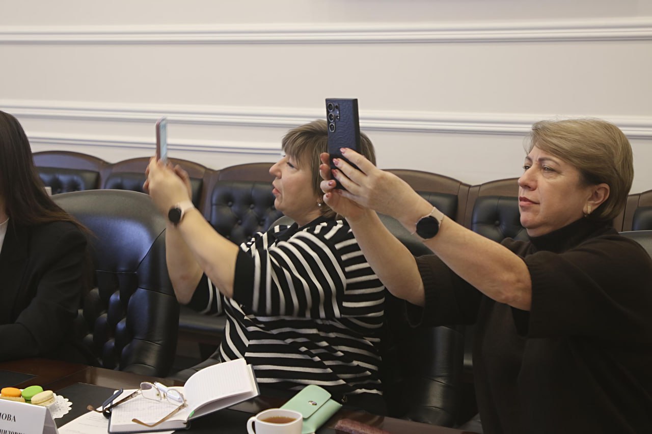 В Санкт-Петербургской избирательной комиссии состоялась встреча с делегацией из Запорожской области В Санкт-Петербургской избирательной комиссии состоялась встреча с делегацией из Запорожской области