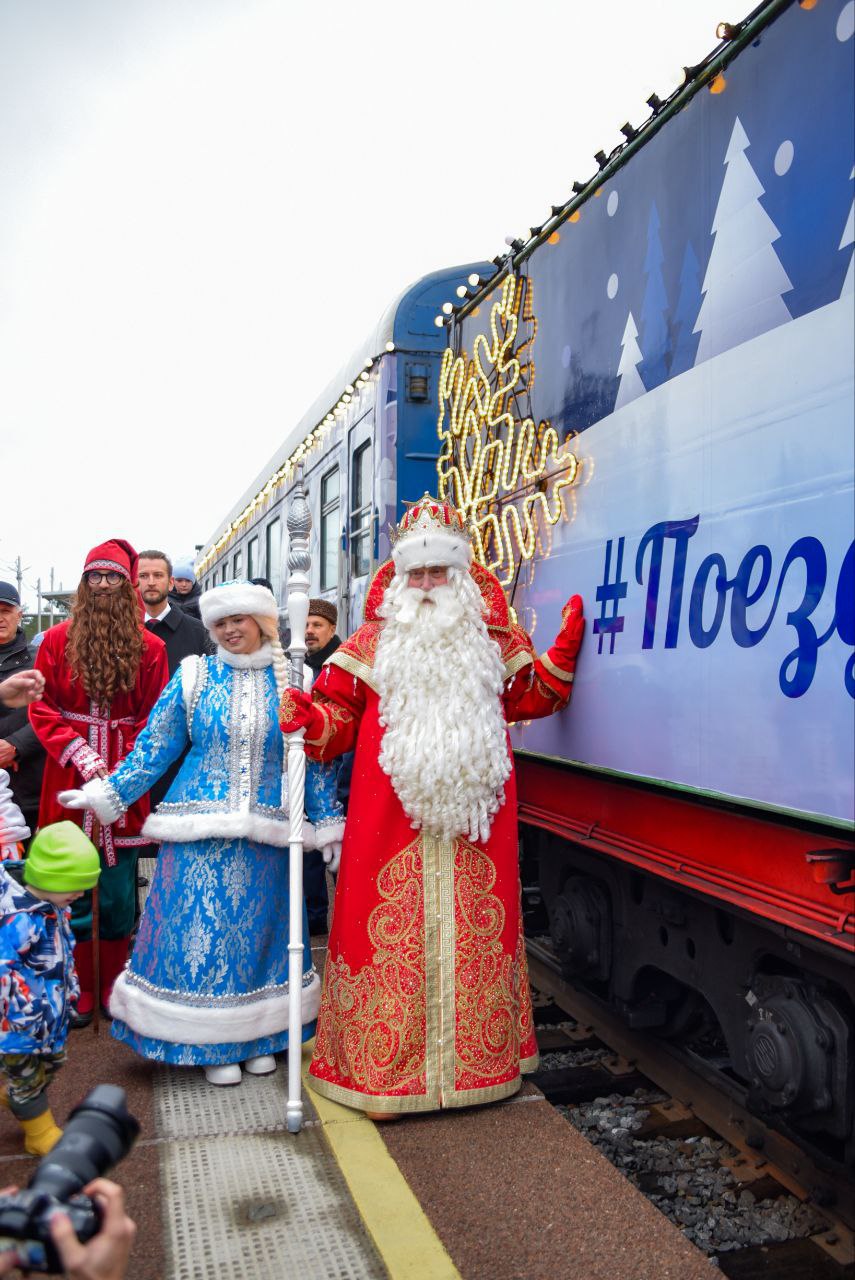 Поезд Деда Мороза пробудет в Петербурге 6 и 7 января Поезд Деда Мороза пробудет в Петербурге 6 и 7 января