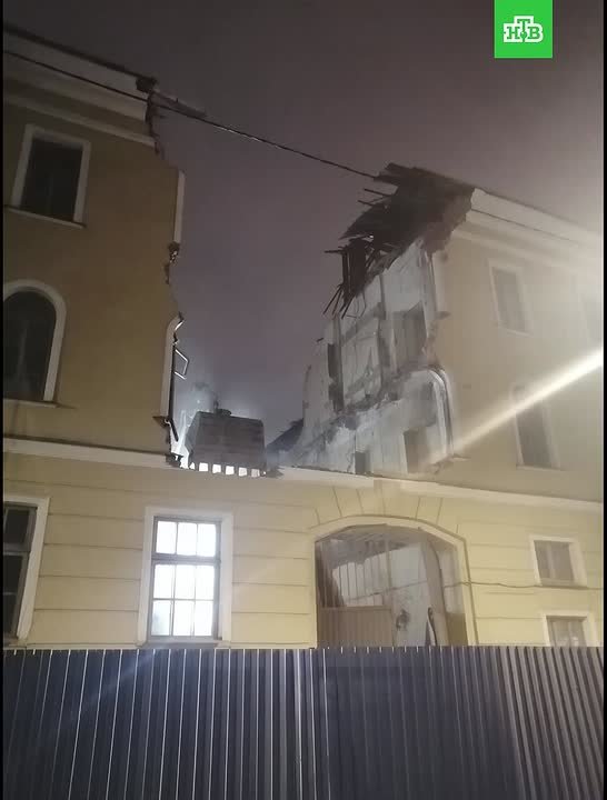 На Рижском проспекте сносят дом Лапина