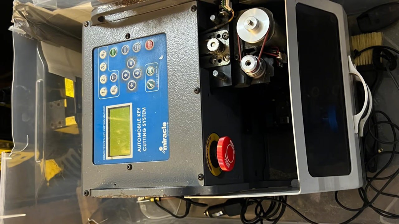 Банду продвинутых автоугонщиков накрыли в Петербурге Банду продвинутых автоугонщиков накрыли в Петербурге