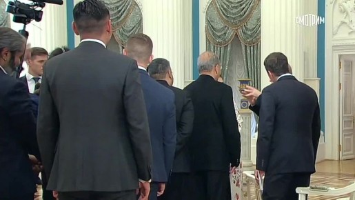 "Чувствую себя, как в сказке": общаясь с Владимиром Путиным после большого интервью в Кремле, индийские журналисты не смогли сдержать своего восторга от предновогодней Москвы