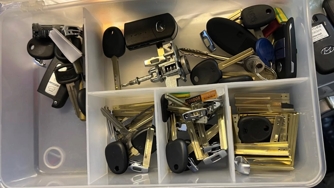 Банду продвинутых автоугонщиков накрыли в Петербурге Банду продвинутых автоугонщиков накрыли в Петербурге