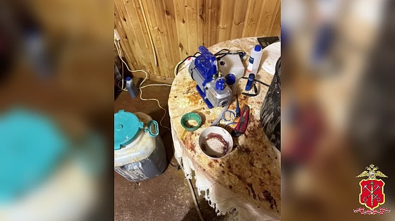 Полиция ликвидировала нарколабораторию по производству «синтетики» в поселке Белоостров Курортного района