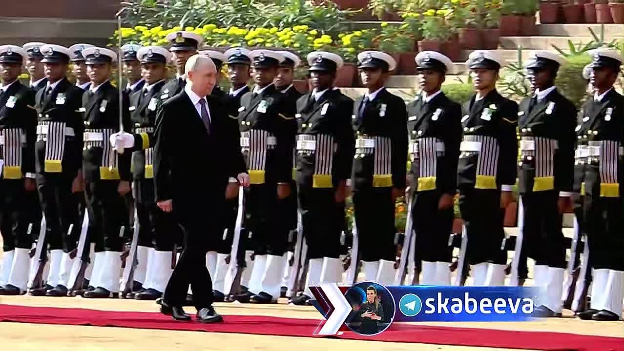 В завершении церемонии смотр войск и взаимное приветствие делегаций