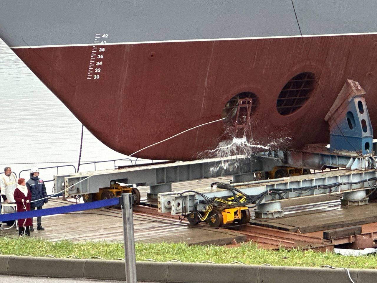 Сегодня на Средне-Невском судостроительном заводе (входит в «ОСК») в Санкт-Петербурге спустили на воду морской тральщик «Дмитрий Лысов» проекта 12700 Сегодня на Средне-Невском судостроительном заводе (входит в «ОСК») в Санкт-Петербурге спустили на воду морской тральщик «Дмитрий Лысов» проекта 12700