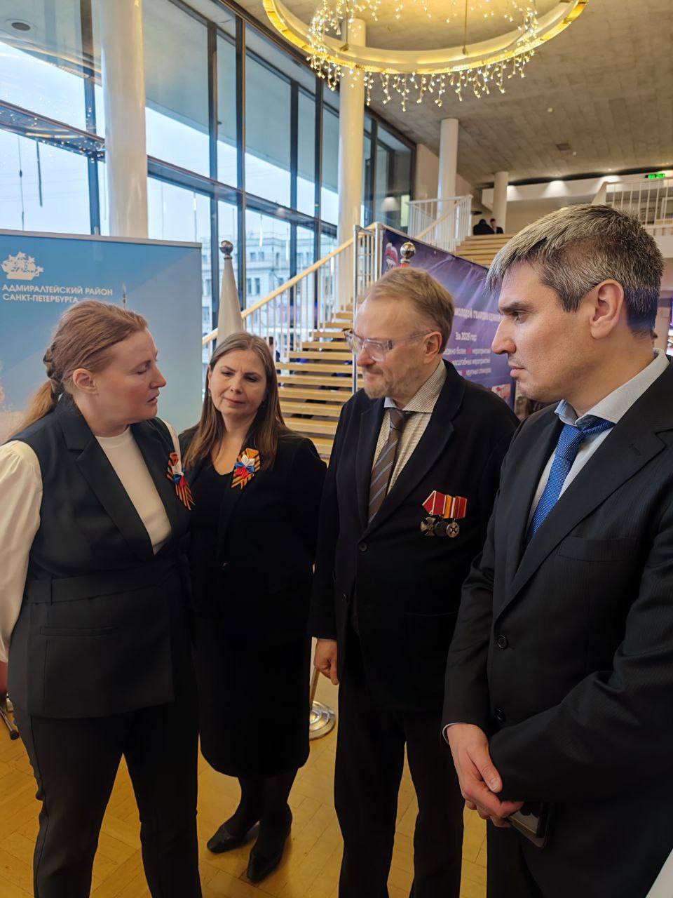 Виталий Милонов: Вместе к Победе. Ежегодно 5 декабря в нашей стране отмечается День добровольца, а 9 декабря - День Героев Отечества Виталий Милонов: Вместе к Победе. Ежегодно 5 декабря в нашей стране отмечается День добровольца, а 9 декабря - День Героев Отечества