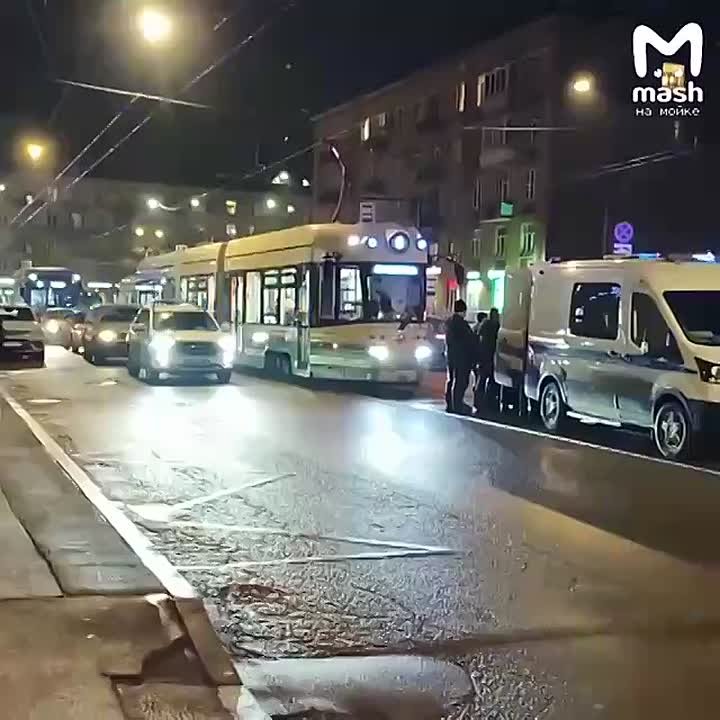 Банду подростков с ножами, дубинками и ракетницами задержали на Ваське