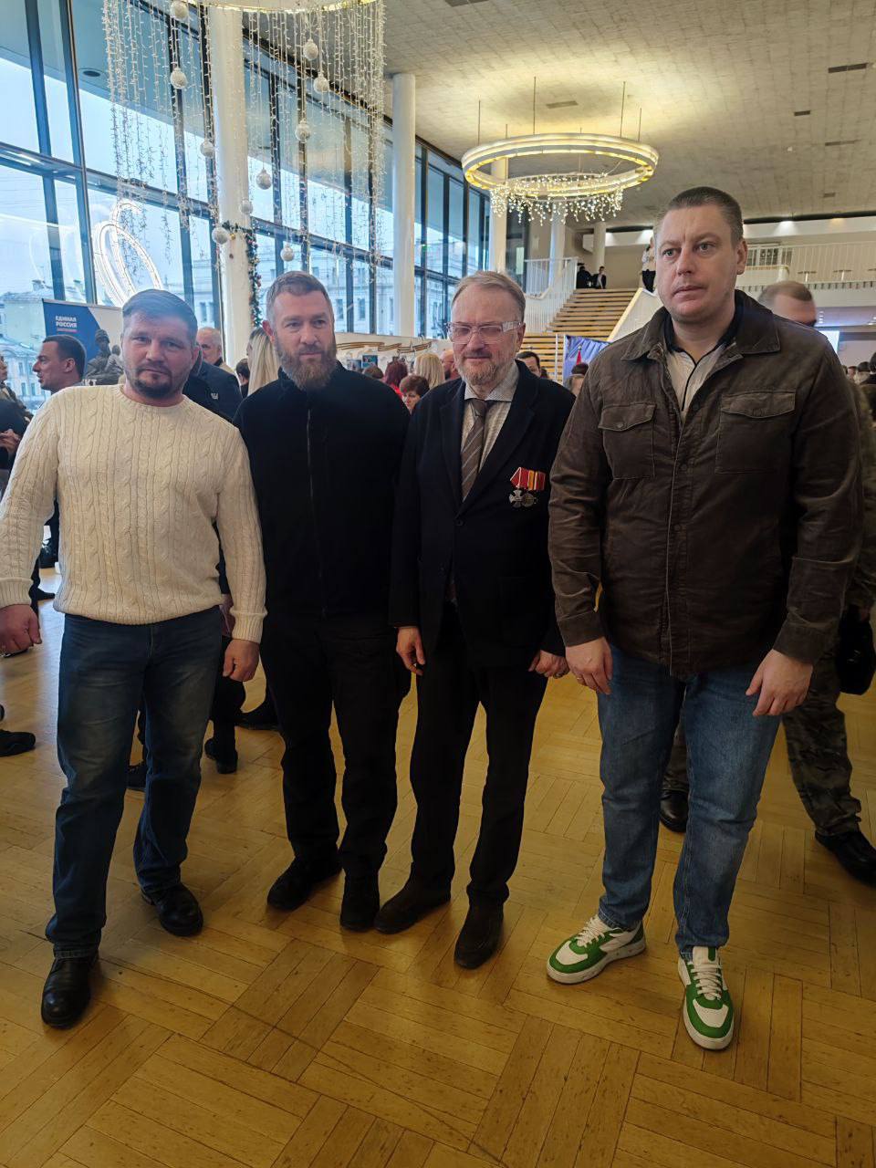 Виталий Милонов: Вместе к Победе. Ежегодно 5 декабря в нашей стране отмечается День добровольца, а 9 декабря - День Героев Отечества Виталий Милонов: Вместе к Победе. Ежегодно 5 декабря в нашей стране отмечается День добровольца, а 9 декабря - День Героев Отечества