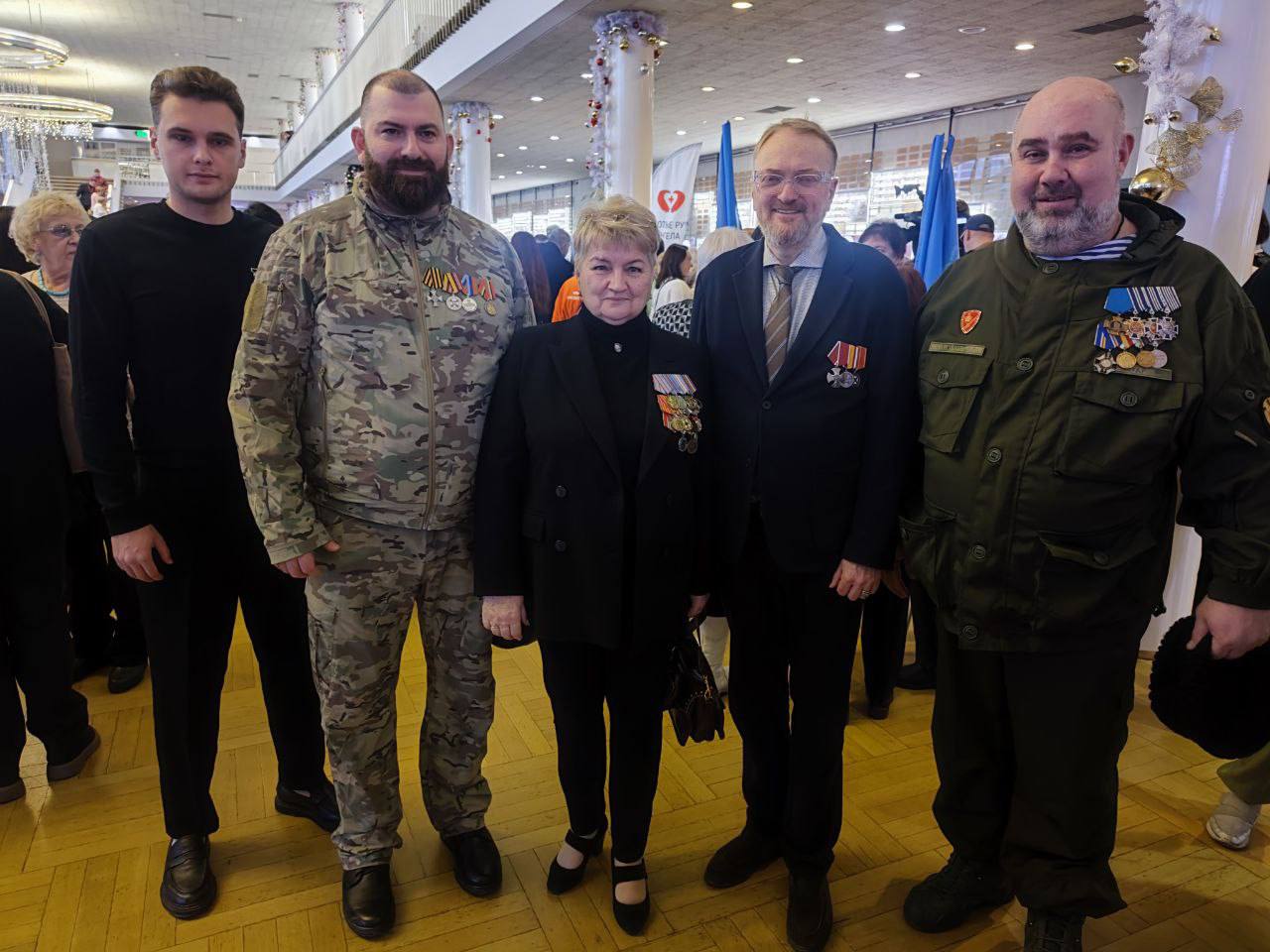 Виталий Милонов: Вместе к Победе. Ежегодно 5 декабря в нашей стране отмечается День добровольца, а 9 декабря - День Героев Отечества Виталий Милонов: Вместе к Победе. Ежегодно 5 декабря в нашей стране отмечается День добровольца, а 9 декабря - День Героев Отечества