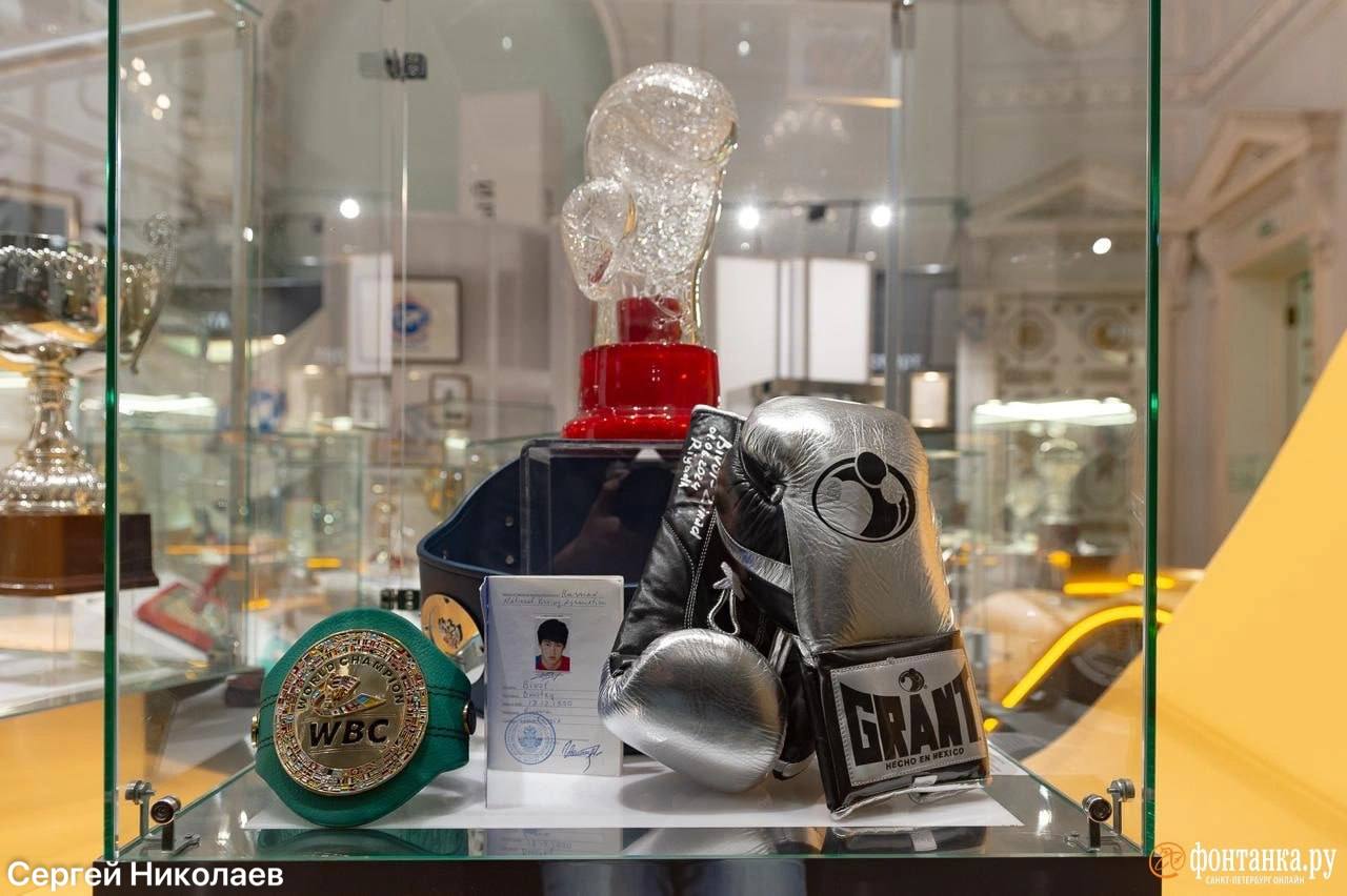 В Музее спорта Петербурга открыли экспозицию, посвящённую чемпиону мира по боксу Дмитрию Биволу В Музее спорта Петербурга открыли экспозицию, посвящённую чемпиону мира по боксу Дмитрию Биволу