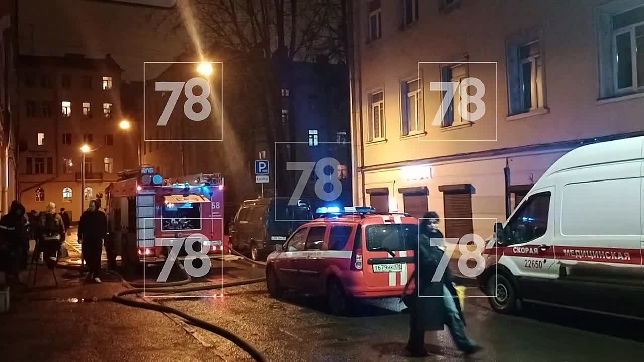 Три человека пострадали во время пожара на Вознесенском проспекте