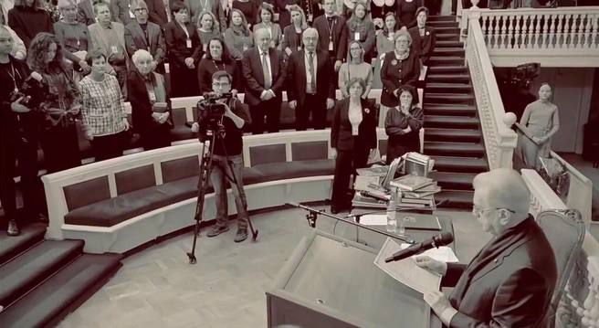 — Сейчас было собрание — сплошь молодые лица (…) Это хороший показатель, мы за этим следим, смотрим, — я думаю, что все будет нормально, в Эрмитаже проблемы со сменой поколений нет