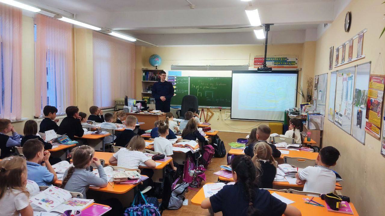 В Санкт-Петербурге следователи провели урок мужества для школьников, посвящённый Дню Героя Отечества В Санкт-Петербурге следователи провели урок мужества для школьников, посвящённый Дню Героя Отечества