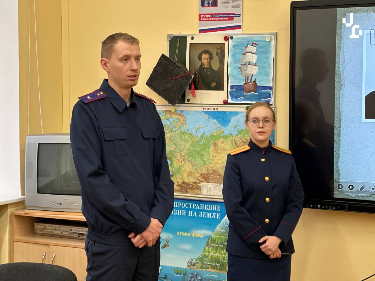 В Санкт-Петербурге следователи провели урок мужества для школьников, посвящённый Дню Героя Отечества В Санкт-Петербурге следователи провели урок мужества для школьников, посвящённый Дню Героя Отечества