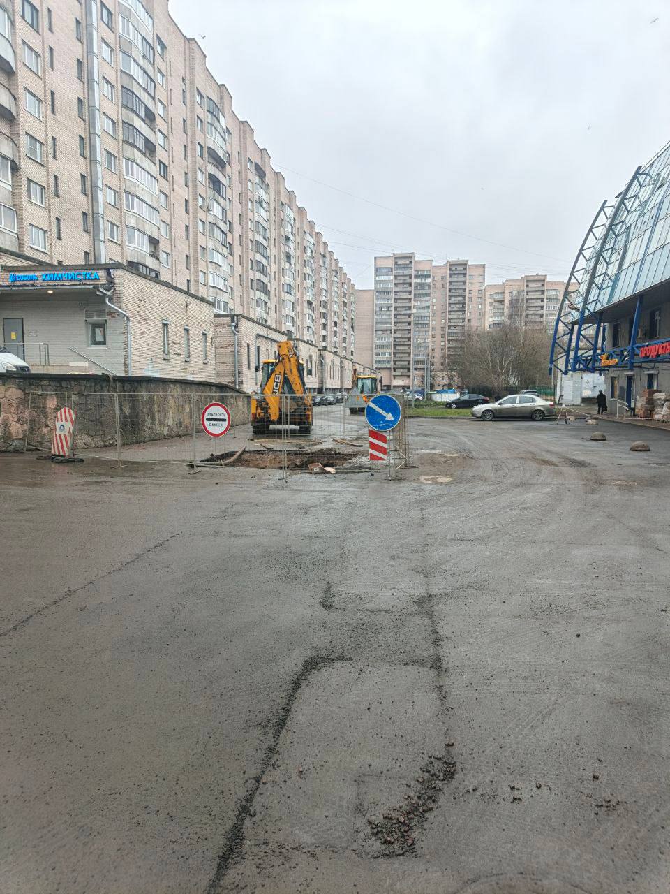 Сегодня у дома по Морской набережной, д. 15 завершен ремонт пятничного прорыва магистрали с холодной водой