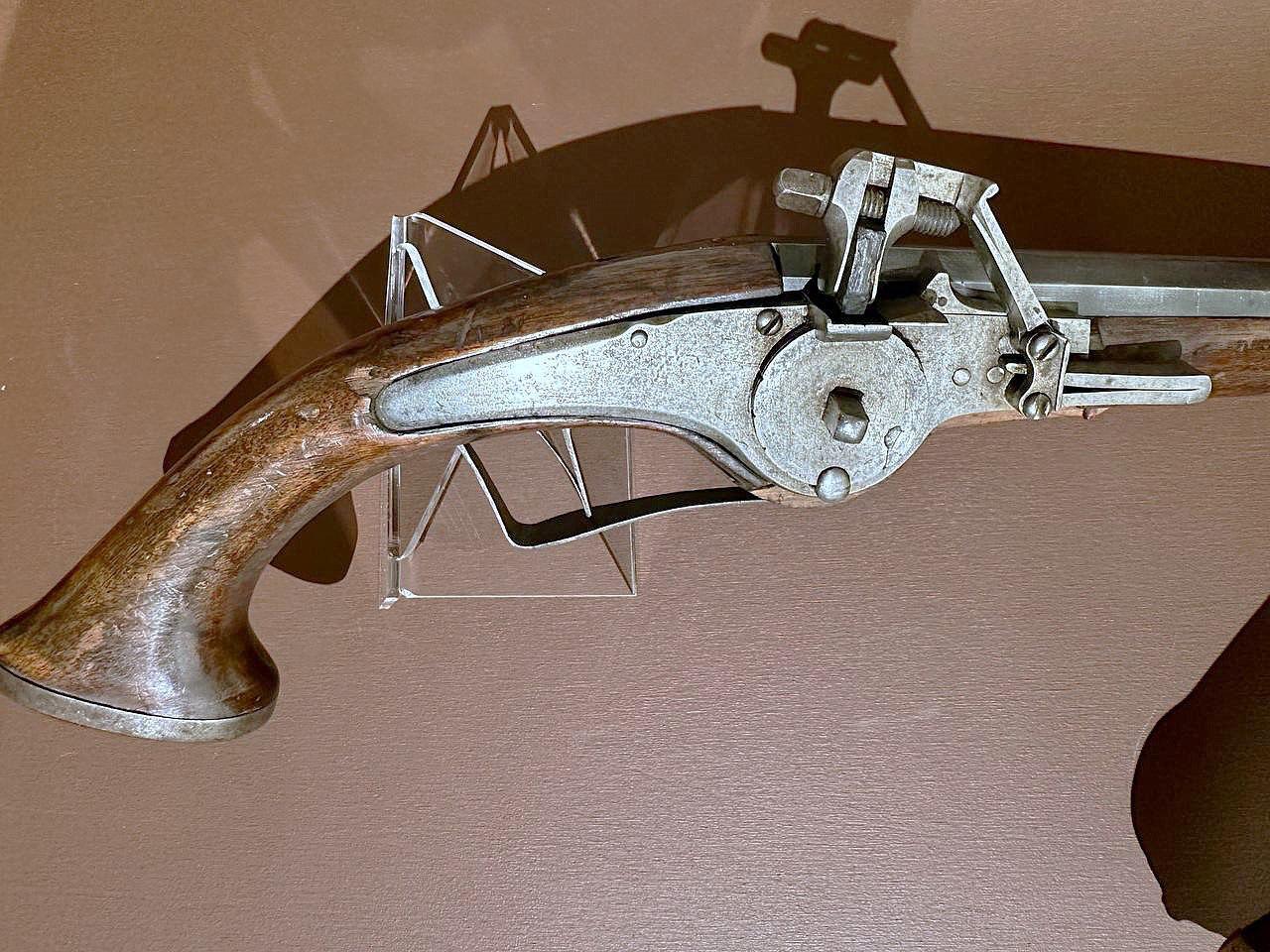 В Выборгском замке нашли колесцовый замок от пистолета XVII века В Выборгском замке нашли колесцовый замок от пистолета XVII века