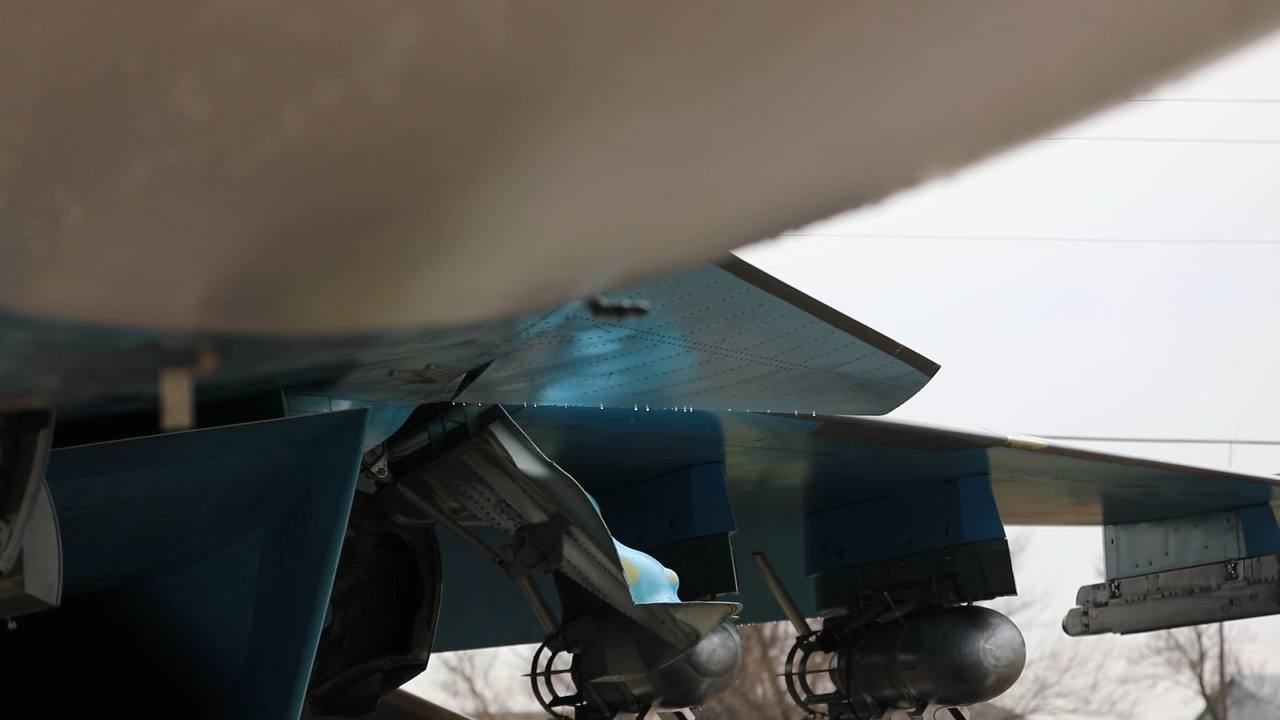 Боевой вылет истребителя-бомбардировщика Су-34 с боевой нагрузкой из четырёх ОФАБ-250-270 с УМПК в зоне ответственности группировки войск «Восток» Боевой вылет истребителя-бомбардировщика Су-34 с боевой нагрузкой из четырёх ОФАБ-250-270 с УМПК в зоне ответственности группировки войск «Восток»