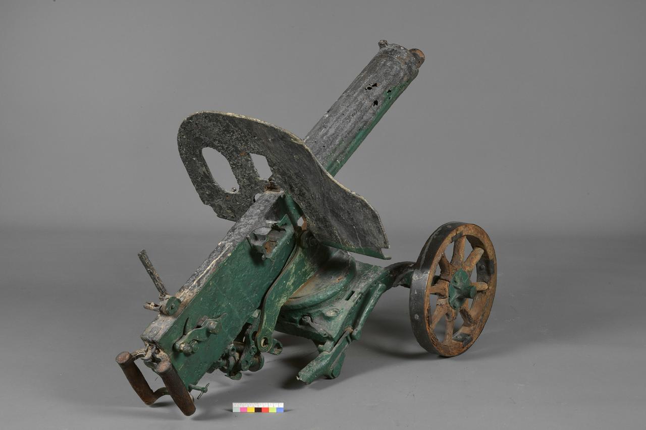 В Ленобласти отреставрировали поднятый со дна Ладоги пулемет «Максим» В Ленобласти отреставрировали поднятый со дна Ладоги пулемет «Максим»