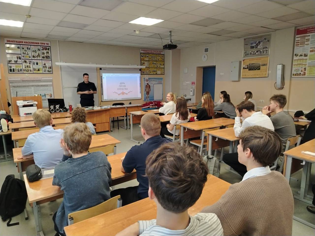 Сотрудниками ГСУ СК России по городу Санкт-Петербургу проведены познавательные уроки мужества Сотрудниками ГСУ СК России по городу Санкт-Петербургу проведены познавательные уроки мужества