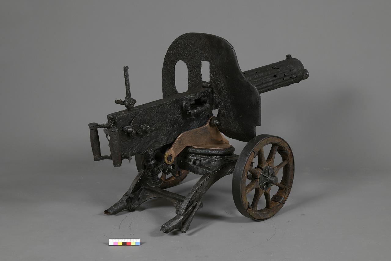 В Ленобласти отреставрировали поднятый со дна Ладоги пулемет «Максим» В Ленобласти отреставрировали поднятый со дна Ладоги пулемет «Максим»