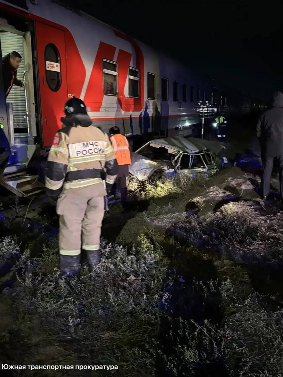 Машина попала под поезд «Адлер – Санкт-Петербург»