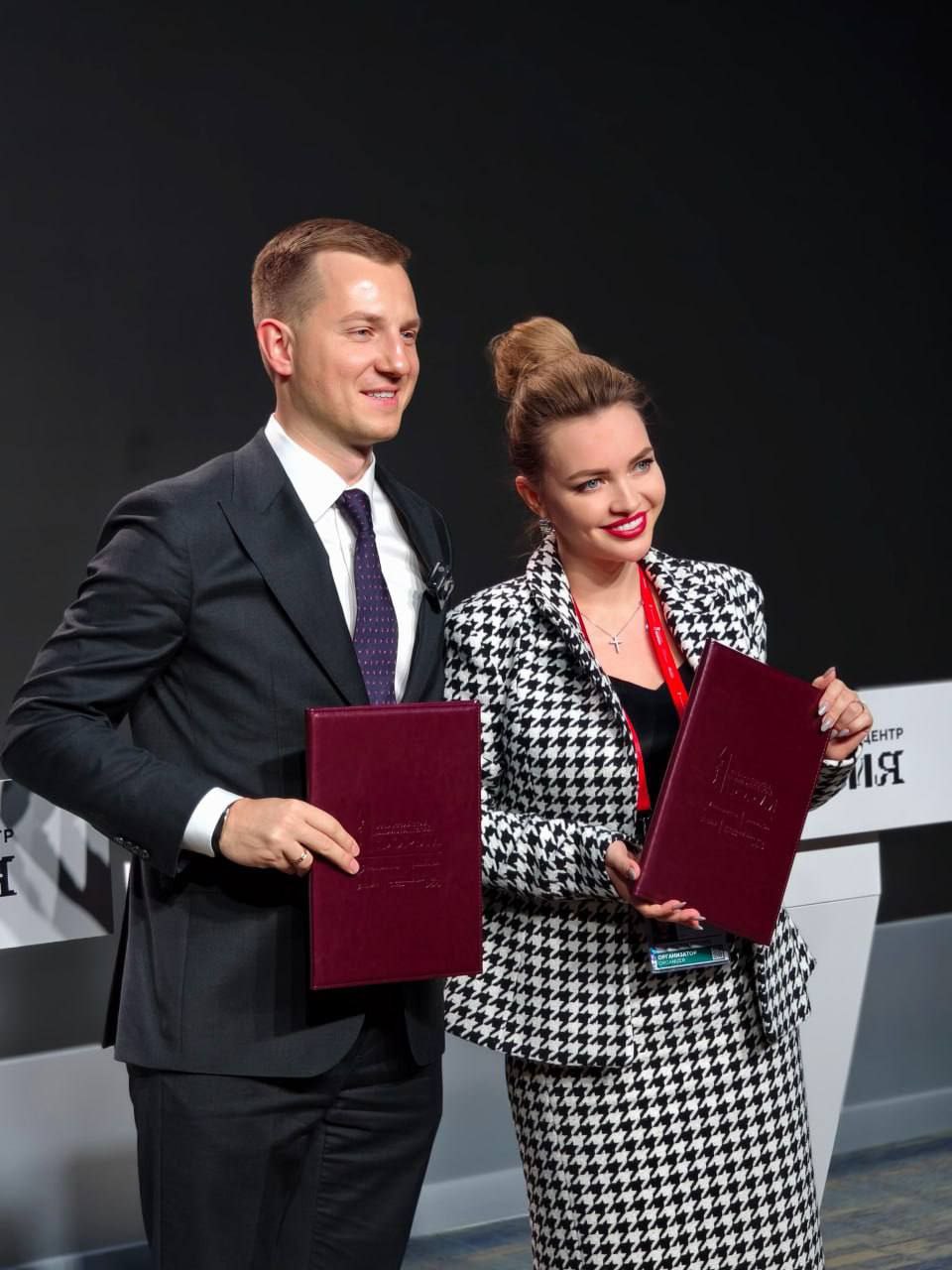 "Россия — страна-цивилизация", "Мировоззрение и ценности", "Честь и доблесть" — это темы, о которых говорили с молодёжью в последние дни на Всероссийском патриотическом форуме в Национальном центре "Россия"