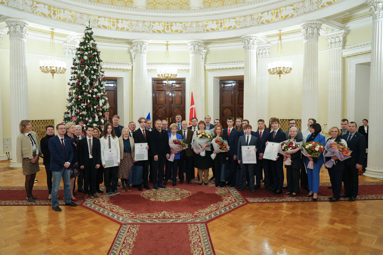 Состоялась церемония вручения премий Законодательного Собрания победителям и призёрам международных школьных олимпиад Состоялась церемония вручения премий Законодательного Собрания победителям и призёрам международных школьных олимпиад