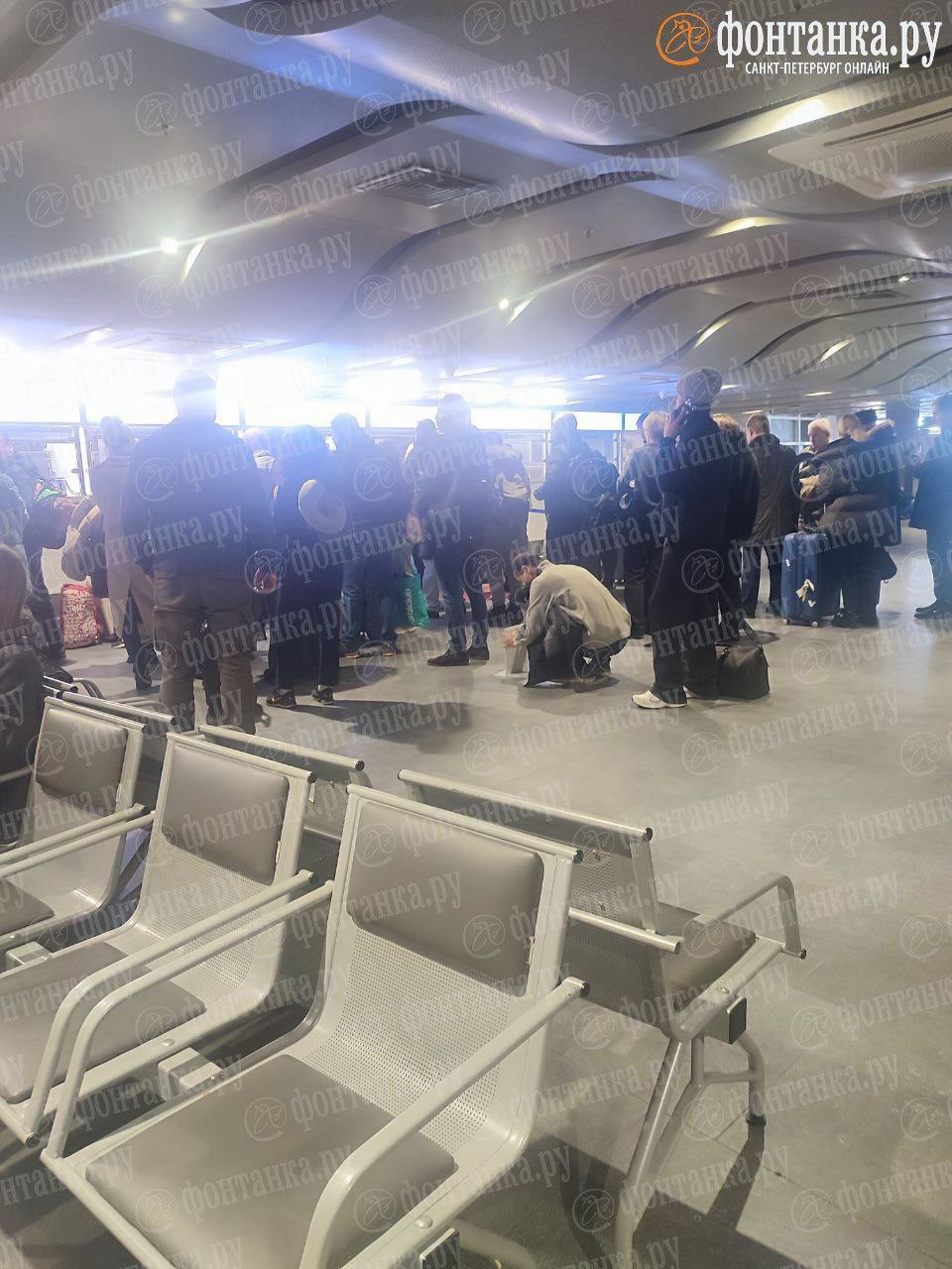 Пассажиры не могут улететь в Шереметьево — он закрыт по плану «ковер»