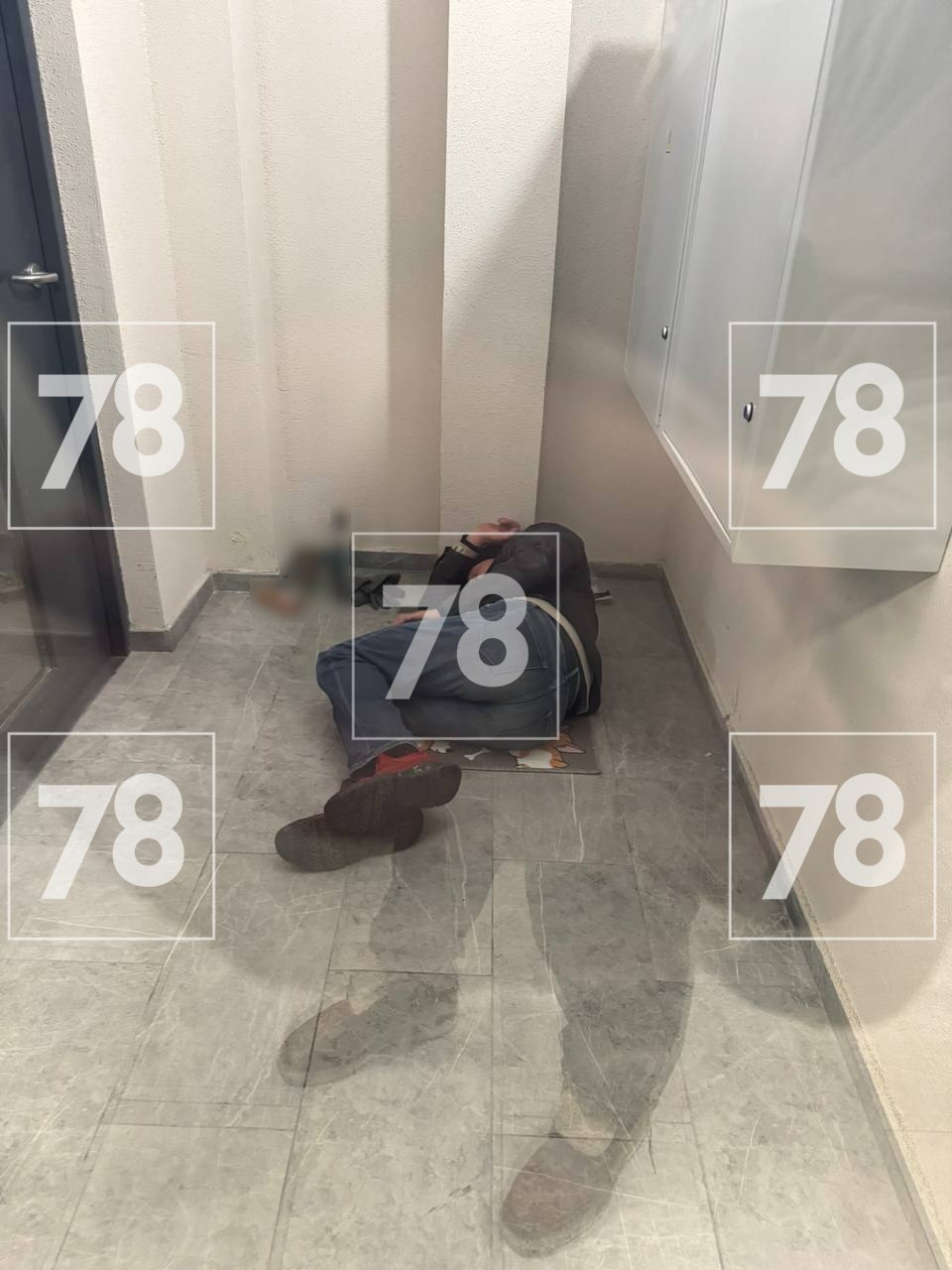 В элитном ЖК бездомный украл коврик и ушел ловить сны В элитном ЖК бездомный украл коврик и ушел ловить сны