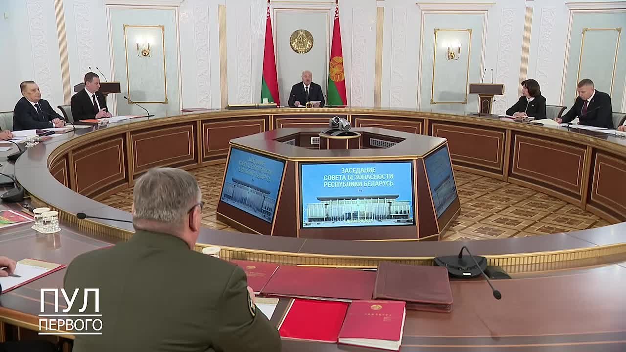 «Они к психиатру ходят или нет?» Лукашенко задал правильный вопрос западным соседям