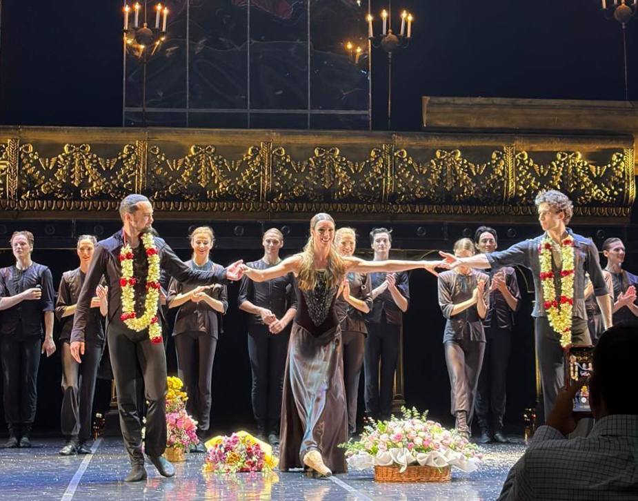 8 декабря в Мумбаи состоялась премьера балета "Анна Каренина" Санкт-Петербургского государственного академического театра балета Бориса Эйфмана 8 декабря в Мумбаи состоялась премьера балета "Анна Каренина" Санкт-Петербургского государственного академического театра балета Бориса Эйфмана