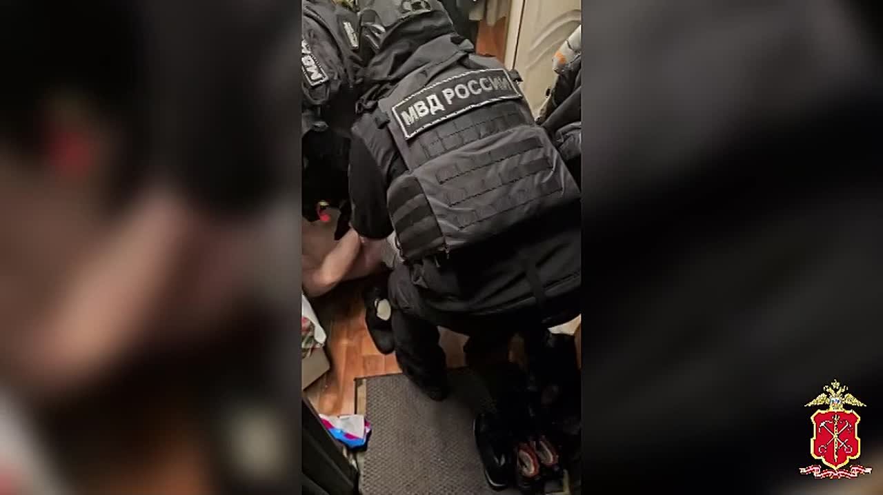 Уголовный розыск Петербурга "накрыл" "брачный бизнес" по легализации мигрантов