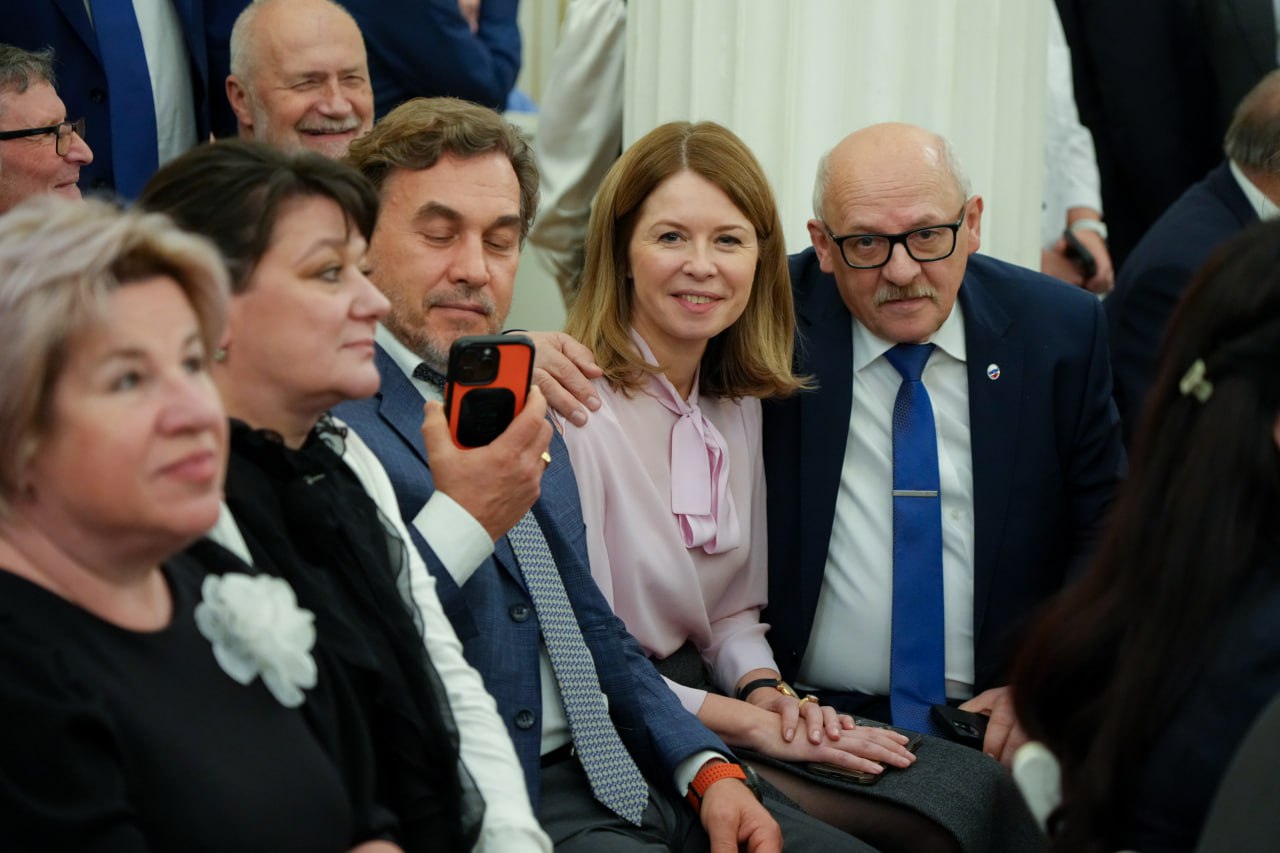 В Мариинском дворце состоялась тожественная церемония вручения почётных знаков «За особый вклад в развитие Санкт-Петербурга» и «За безупречную службу Санкт-Петербургу» В Мариинском дворце состоялась тожественная церемония вручения почётных знаков «За особый вклад в развитие Санкт-Петербурга» и «За безупречную службу Санкт-Петербургу»