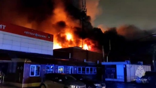 #Петербургскиеспасатели ликвидируют пожар в Невском районе