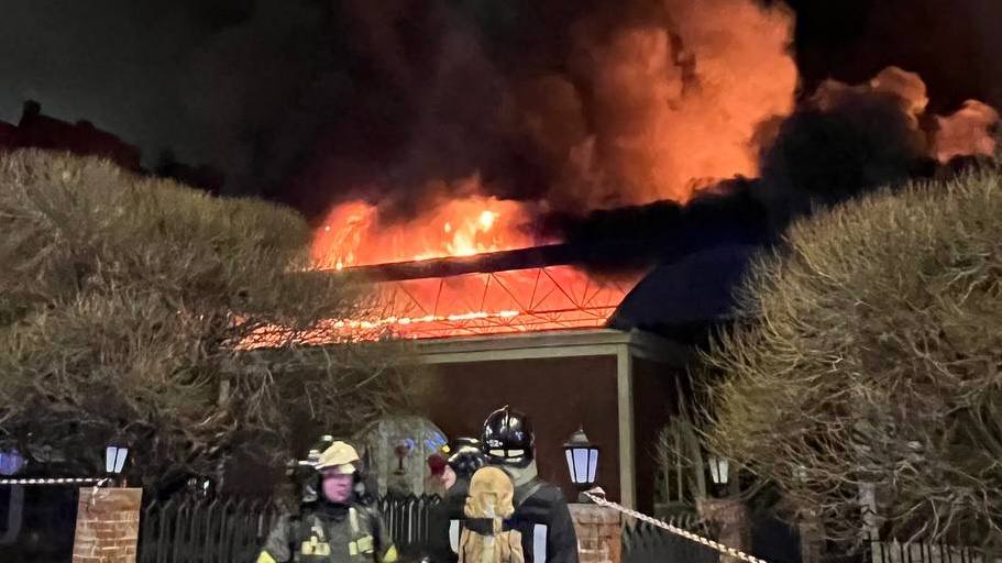 Прокуратура Невского района Санкт-Петербурга устанавливает все обстоятельства возгорания в здании рынка на улице Дыбенко