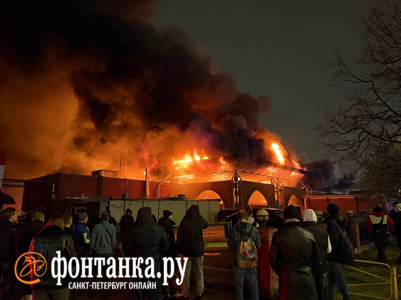 Кадры пожара на Правобережном рынке сверху Кадры пожара на Правобережном рынке сверху