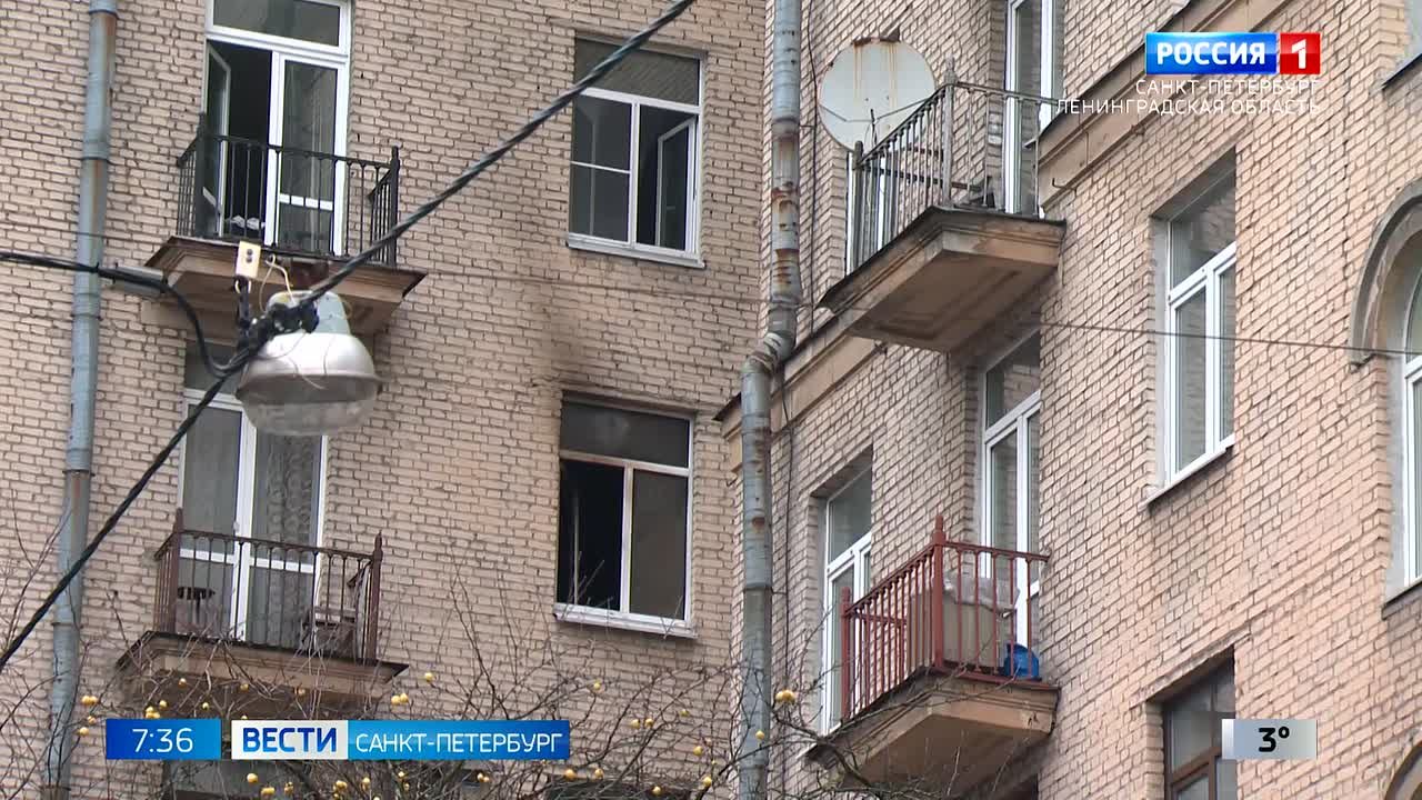 На Московском проспекте, 193 тушили пожар в квартире