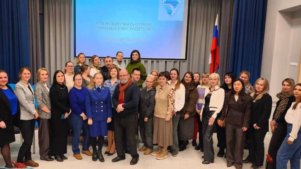 На родительском собрании выступили работники прокуратуры