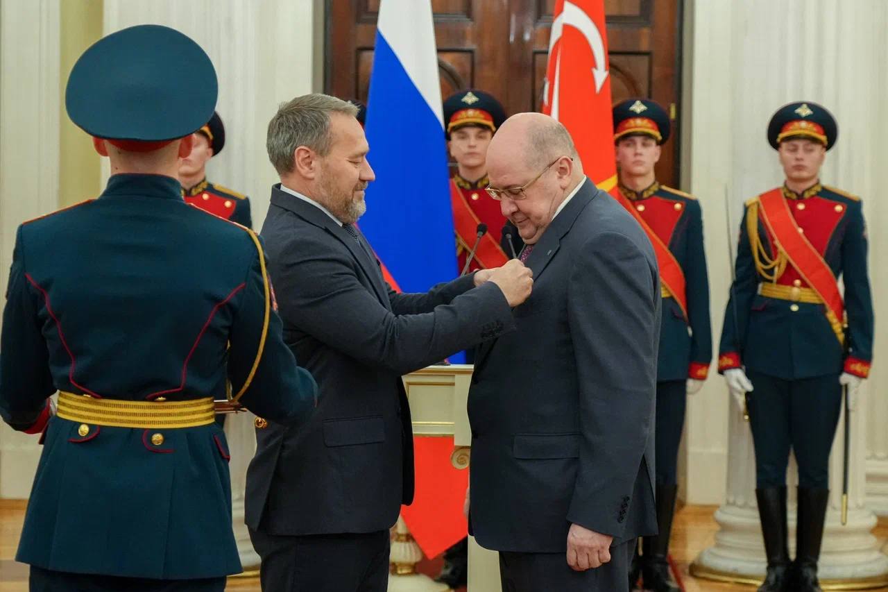 В Мариинском дворце состоялась тожественная церемония вручения почётных знаков «За особый вклад в развитие Санкт-Петербурга» и «За безупречную службу Санкт-Петербургу» В Мариинском дворце состоялась тожественная церемония вручения почётных знаков «За особый вклад в развитие Санкт-Петербурга» и «За безупречную службу Санкт-Петербургу»