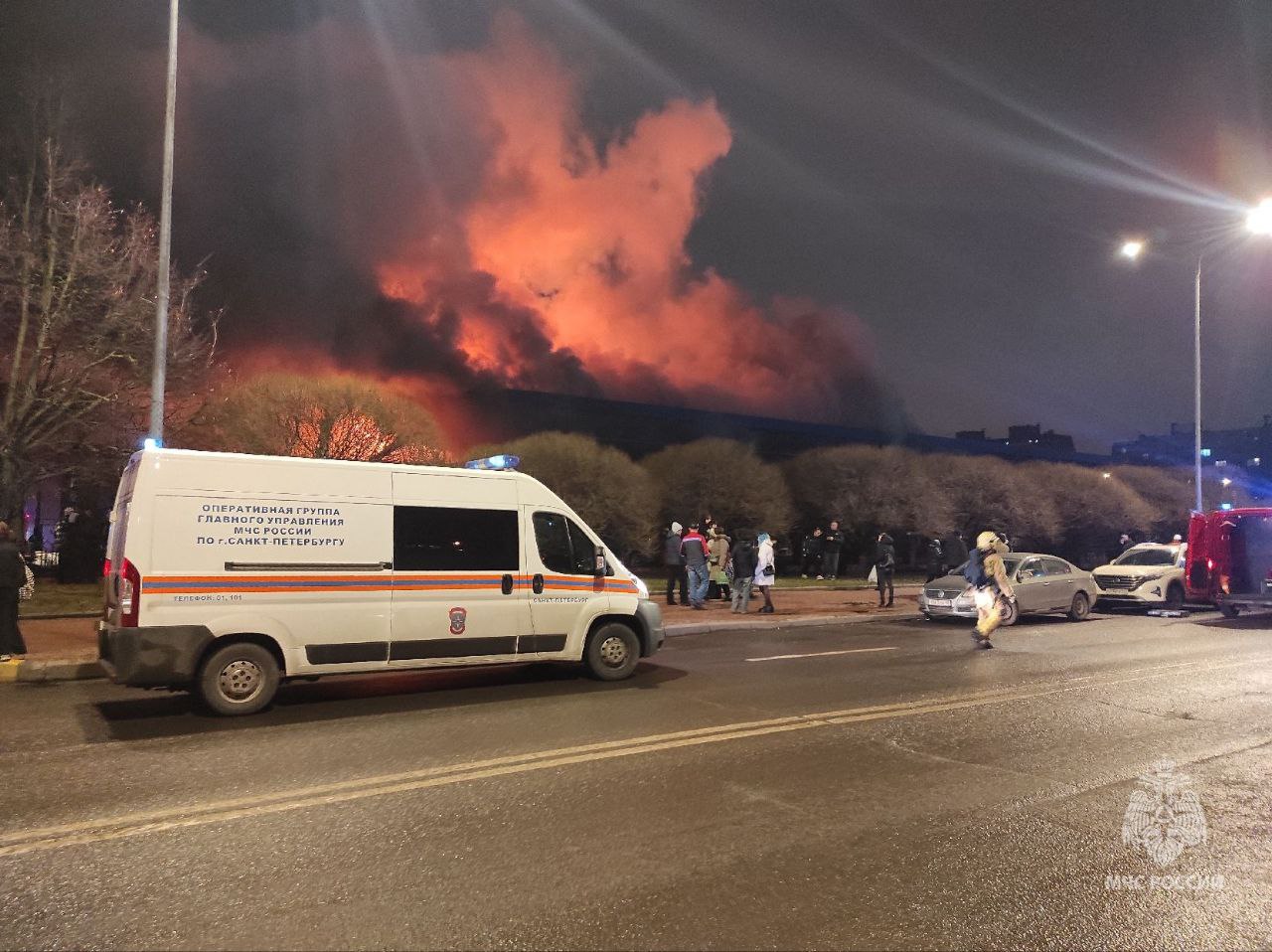 #Петербургскиеспасатели ликвидируют пожар в Невском районе #Петербургскиеспасатели ликвидируют пожар в Невском районе