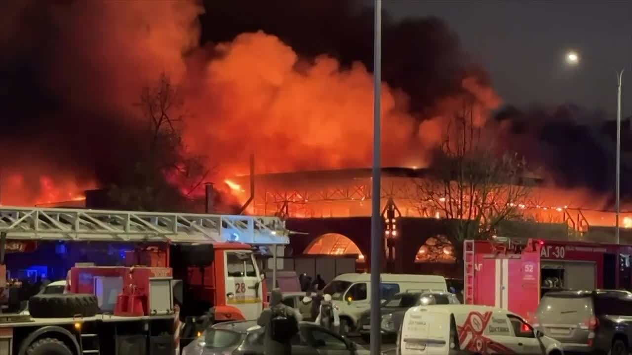 Пожар на Правобережном рынке локализован, сообщает МЧС