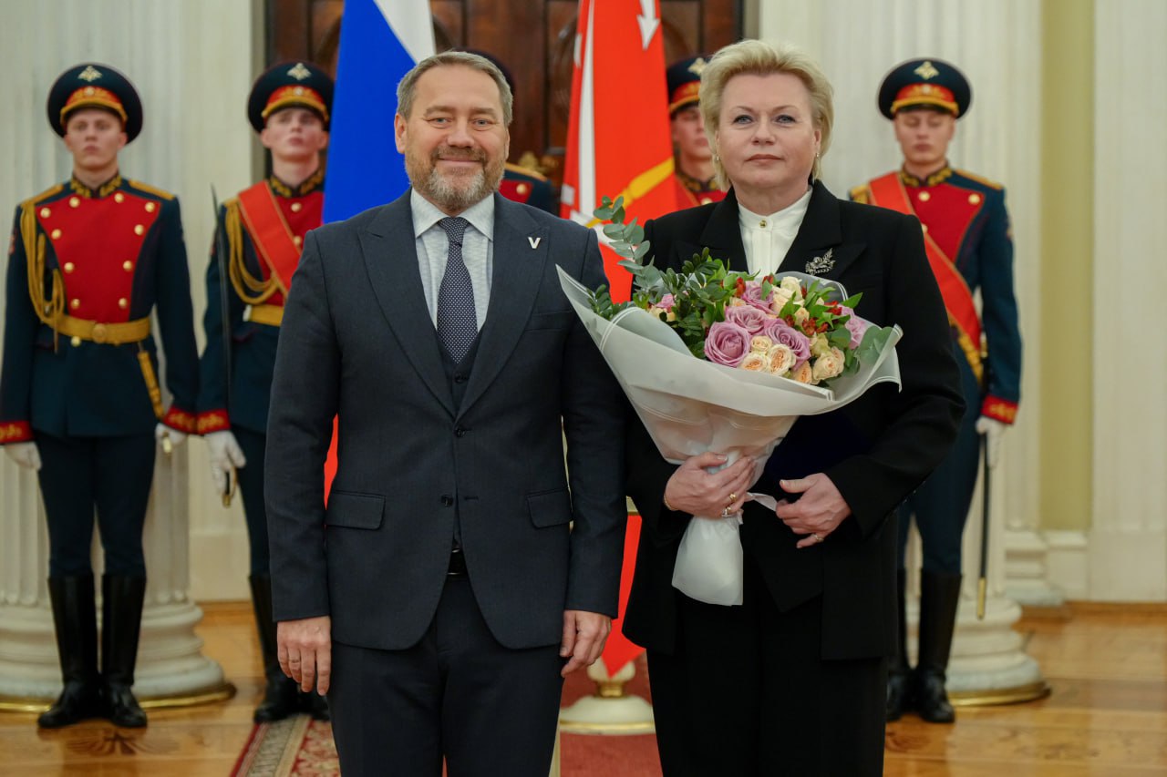 В Мариинском дворце вручили почетные знаки «За особый вклад в развитие Санкт-Петербурга» и «За безупречную службу Санкт-Петербургу» В Мариинском дворце вручили почетные знаки «За особый вклад в развитие Санкт-Петербурга» и «За безупречную службу Санкт-Петербургу»