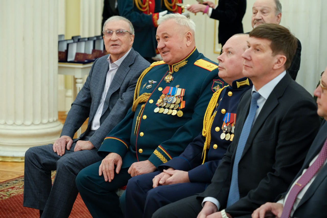 В Мариинском дворце состоялась тожественная церемония вручения почётных знаков «За особый вклад в развитие Санкт-Петербурга» и «За безупречную службу Санкт-Петербургу» В Мариинском дворце состоялась тожественная церемония вручения почётных знаков «За особый вклад в развитие Санкт-Петербурга» и «За безупречную службу Санкт-Петербургу»