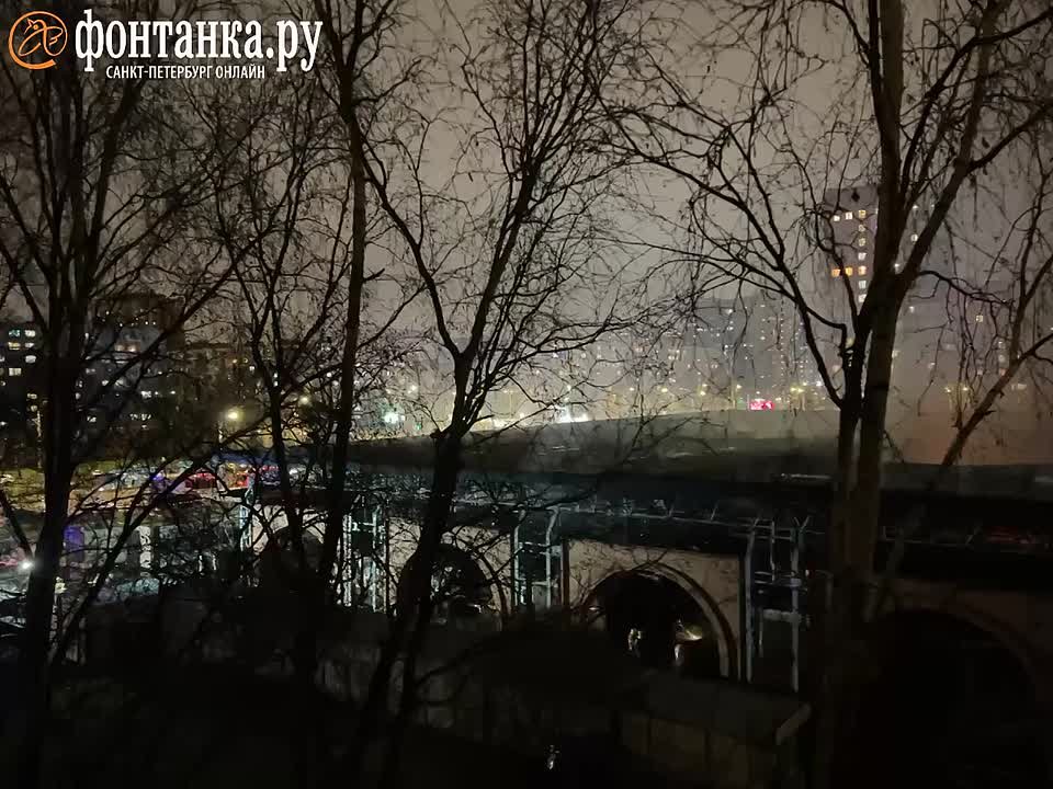 Десятки магазинов сгорели в пожаре на Правобережном рынке