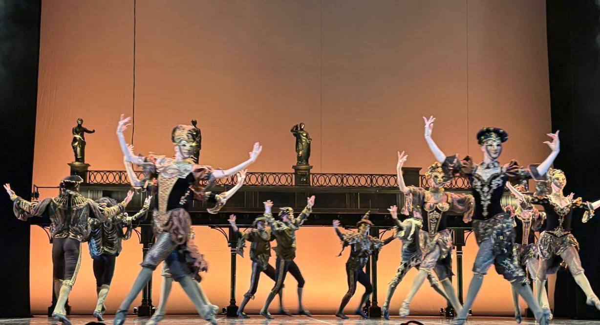 8 декабря в Мумбаи состоялась премьера балета "Анна Каренина" Санкт-Петербургского государственного академического театра балета Бориса Эйфмана 8 декабря в Мумбаи состоялась премьера балета "Анна Каренина" Санкт-Петербургского государственного академического театра балета Бориса Эйфмана