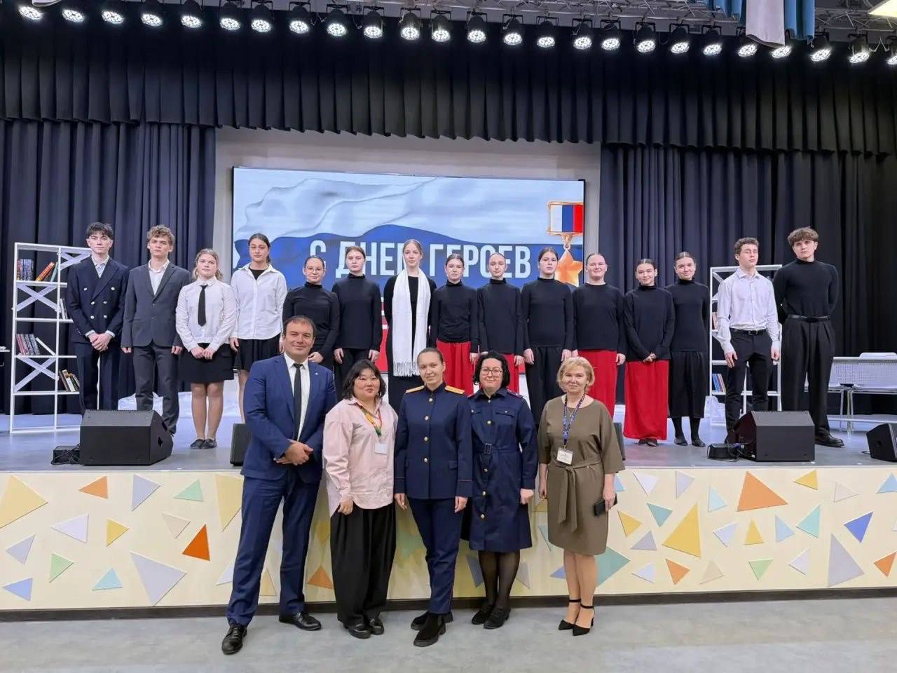 Сотрудники следственного отдела по Невскому району ГСУ СК России по городу Санкт-Петербургу приняли участие в праздничных концертах, посвящённых Дню героя Отечества Сотрудники следственного отдела по Невскому району ГСУ СК России по городу Санкт-Петербургу приняли участие в праздничных концертах, посвящённых Дню героя Отечества