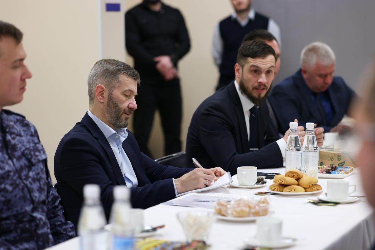 Помощь в получении образования, трудоустройстве и обеспечении жильем: губернатор Чукотки Владислав Кузнецов рассказал о ключевых направлениях поддержки бойцов СВО